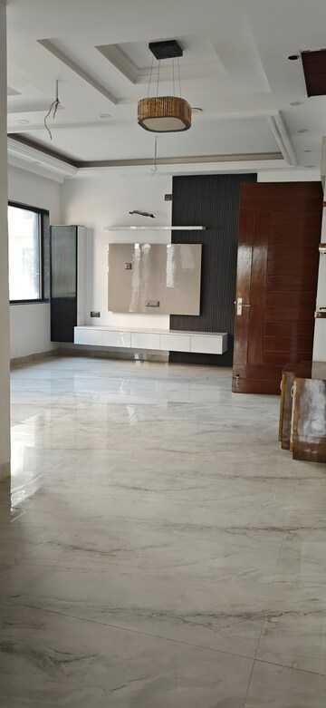 Room in 3 BHK Builder Floor at BPTP District 3, Sector 85 – for Sale