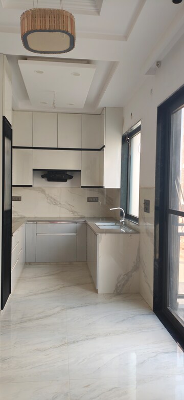 Bathroom in 3 BHK Builder Floor at BPTP District 3, Sector 85 – for Sale