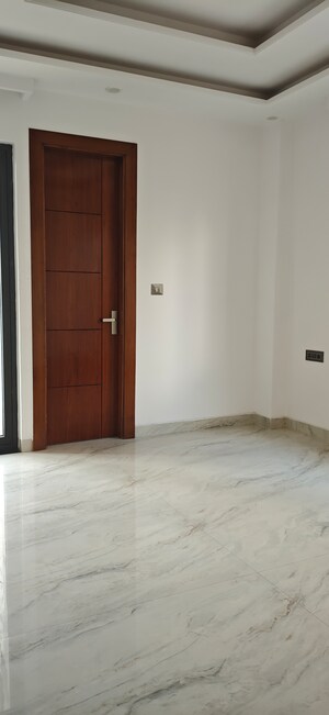 Room in 3 BHK Builder Floor at BPTP District 3, Sector 85 – for Sale