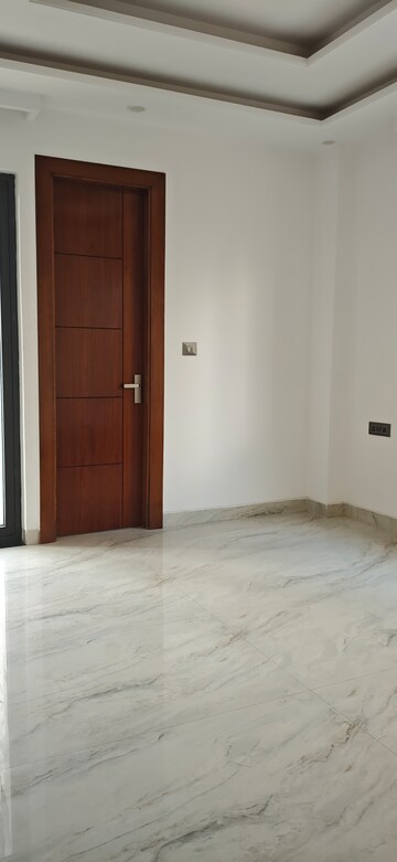 Room in 3 BHK Builder Floor at BPTP District 3, Sector 85 – for Sale