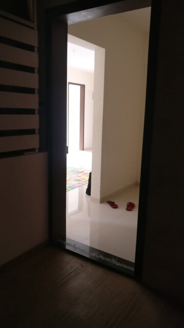 Room in 2.5 BHK Apartment at Pate Life Montage, Sus – for Rent
