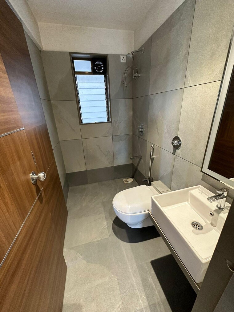 Bathroom, rustomjee-crown 3 Bedroom 1343 Sq.Ft. Apartment In Prabhadevi Mumbai 9567888