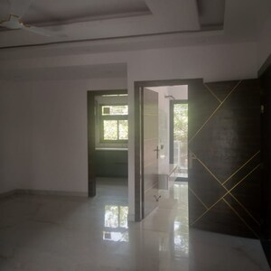 Room in 1 BHK Builder Floor at Sector 9 – for Rent