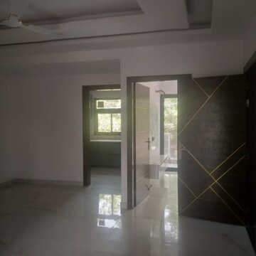 Room in 1 BHK Builder Floor at Sector 9 – for Rent