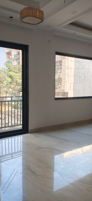 Room in 3 BHK Builder Floor at BPTP District 3, Sector 85 – for Sale