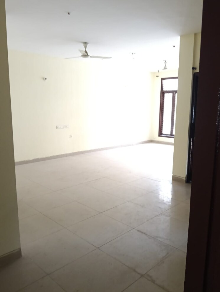 Room, wave-prime-floors 2.5 Bedroom 194 Sq.Yd. Builder Floor In Wave City Ghaziabad 9568116