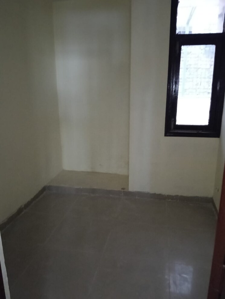 Room, wave-prime-floors 2.5 Bedroom 194 Sq.Yd. Builder Floor In Wave City Ghaziabad 9568116