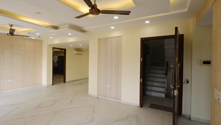 undefined, sector 36 6 Bedroom 300 Sq.Yd. Independent House In Sector 36 Noida 9568039