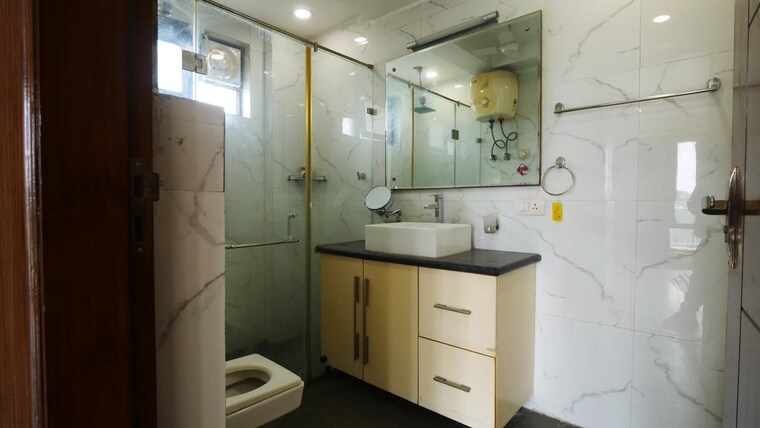 Bathroom, sector 36 6 Bedroom 300 Sq.Yd. Independent House In Sector 36 Noida 9568039