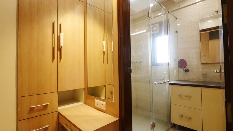 Bathroom, sector 36 6 Bedroom 300 Sq.Yd. Independent House In Sector 36 Noida 9568039