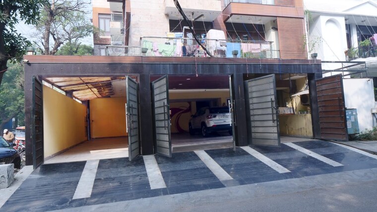 Exterior View, sector 36 6 Bedroom 300 Sq.Yd. Independent House In Sector 36 Noida 9568039