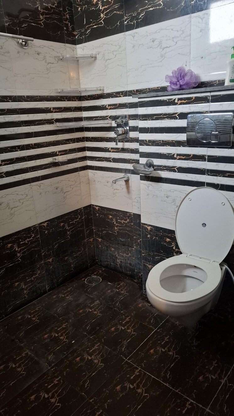 Bathroom, aura-homes 3 Bedroom 1800 Sq.Ft. Apartment In Patiala Road Zirakpur 9568144