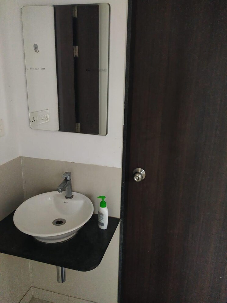 Bathroom, saniket-sunwinds 2 Bedroom 1000 Sq.Ft. Apartment In Bavdhan Pune 9568111