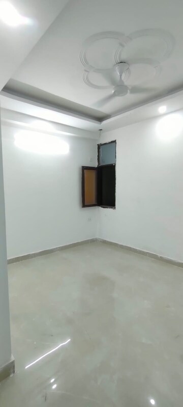 Room in 1 BHK Builder Floor at Saket – for Rent