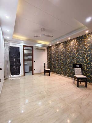 Parking in 3 BHK Builder Floor at Saket – for Rent