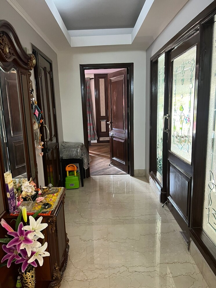 Living Room, kailash colony 3 Bedroom 2000 Sq.Ft. Apartment In Kailash Colony Delhi 9568291