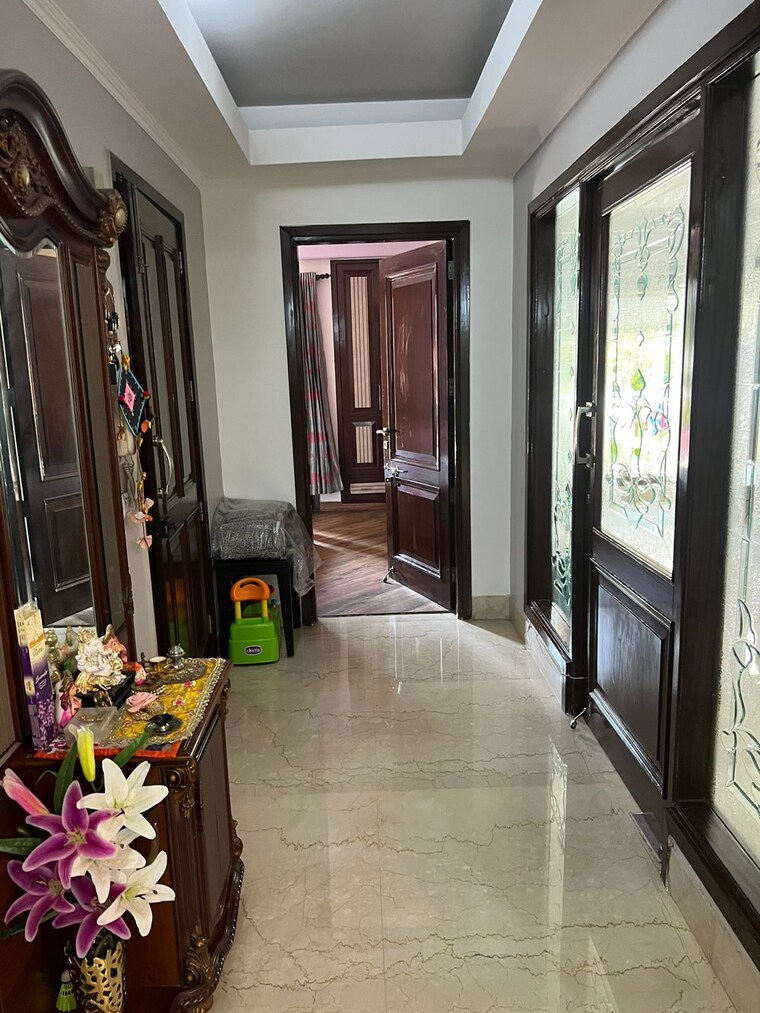 Living Room, kailash colony 3 Bedroom 2000 Sq.Ft. Apartment In Kailash Colony Delhi 9568291