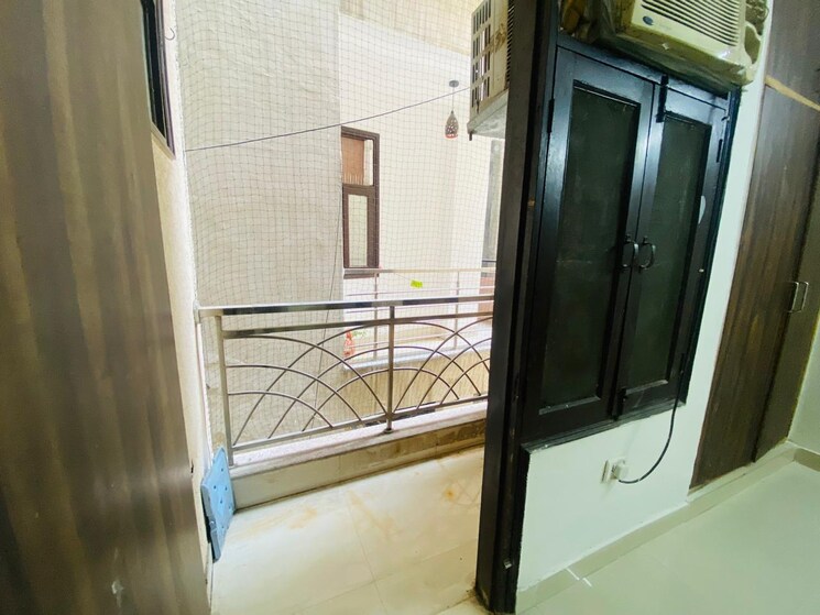 Balcony, dwarka 1 Bedroom 50 Sq.Yd. Builder Floor In Dwarka Delhi 9568345