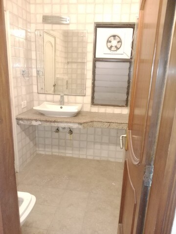 Bathroom in 4 BHK Apartment at DLF The Arbour, Sector 63 – for Sale