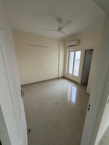 Room in 3 BHK Apartment at Tulip Yellow, Sector 69 – for Rent
