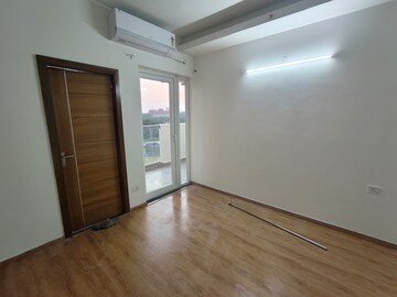 Room in 3 BHK Apartment at Tulip Yellow, Sector 69 – for Rent