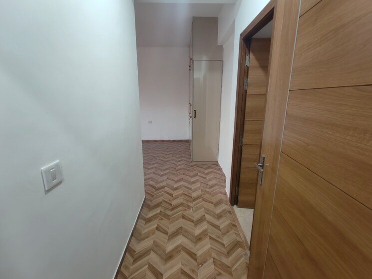 Other, tulip-yellow 3 Bedroom 1704 Sq.Ft. Apartment In Sector 69 Gurgaon 9568428