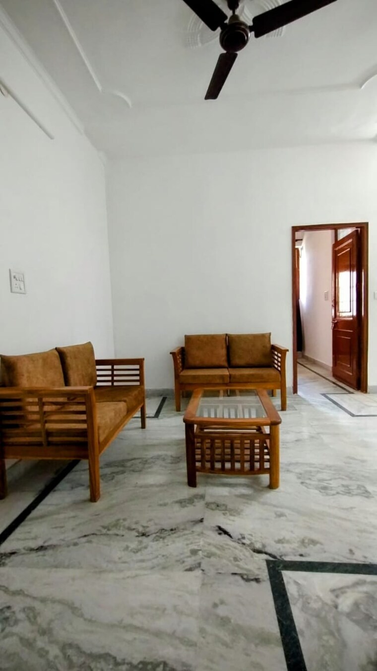 Living Room, sector 39 2 Bedroom 150 Sq.Yd. Builder Floor In Sector 39 Gurgaon 9568337