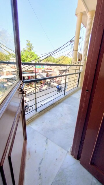 Balcony in 2 BHK Builder Floor at Sector 39 – for Rent