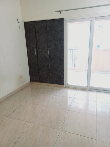 Room in 2 BHK Apartment at Gaur City 2 - 14th Avenue, Sector 16c Greater Noida – for Rent