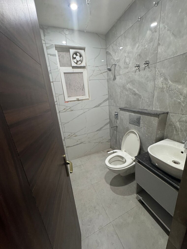 Bathroom, maya-garden-city 3 Bedroom 1800 Sq.Ft. Apartment In Lohgarh Zirakpur 9568397