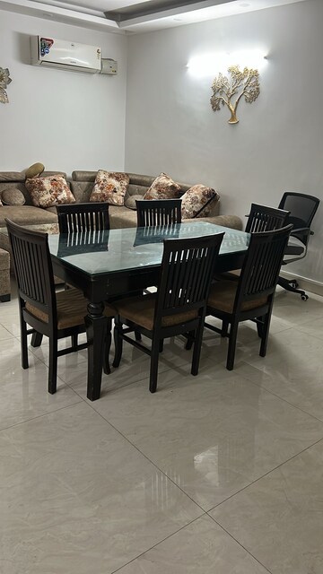 Living Room in 3 BHK Builder Floor at DLF City Phase IV, Dlf Phase iv – for Rent