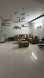 3 BHK + Servant Room 2500 Sq.Ft. Builder Floor in DLF City Phase IV