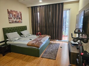 Bedroom in 3 BHK Builder Floor at DLF City Phase IV, Dlf Phase iv – for Rent