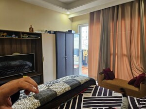 Bedroom in 3 BHK Builder Floor at DLF City Phase IV, Dlf Phase iv – for Rent