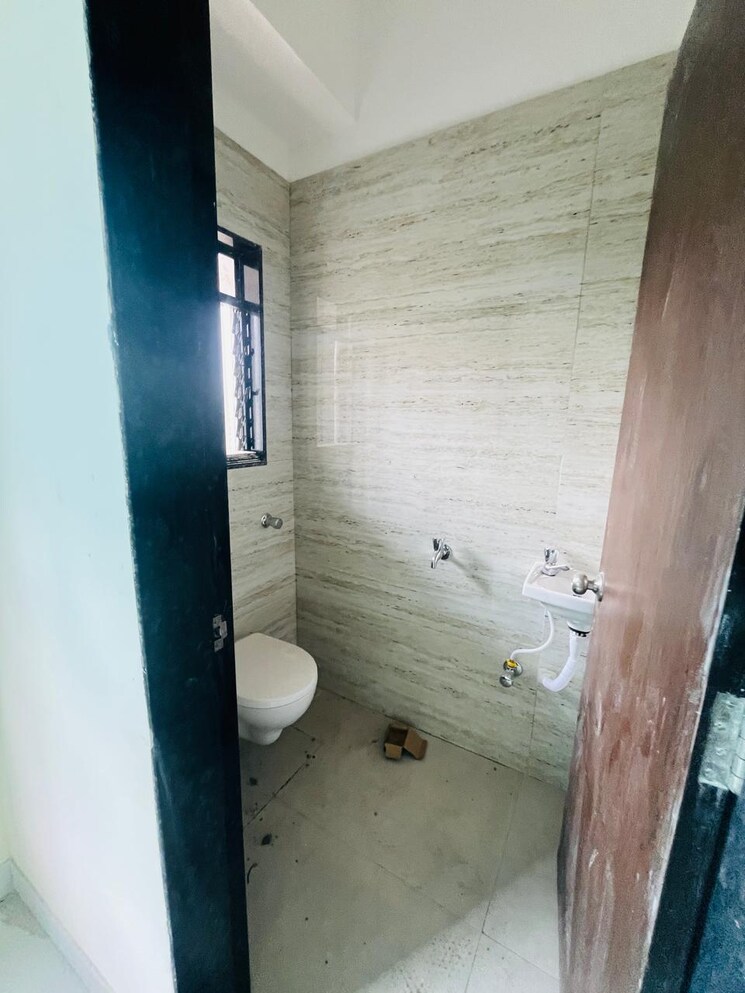 Attached Bathroom, dgs-sheetal-ekta Commercial Office Space 900 Sq.Ft. In Malad East Mumbai 9568318
