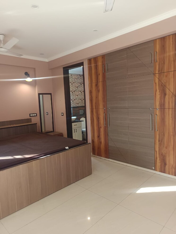 Room, ansal-sushant-lok-i 3 Bedroom 2200 Sq.Ft. Builder Floor In Sector 43 Gurgaon 9568548