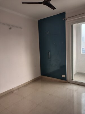 2.5 BHK Apartment For Rent in Amrapali Riverview, Amrapali Leisure Valley