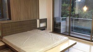 Bathroom in 2 BHK Apartment at Kalpataru Towers, Kandivali East – for Rent