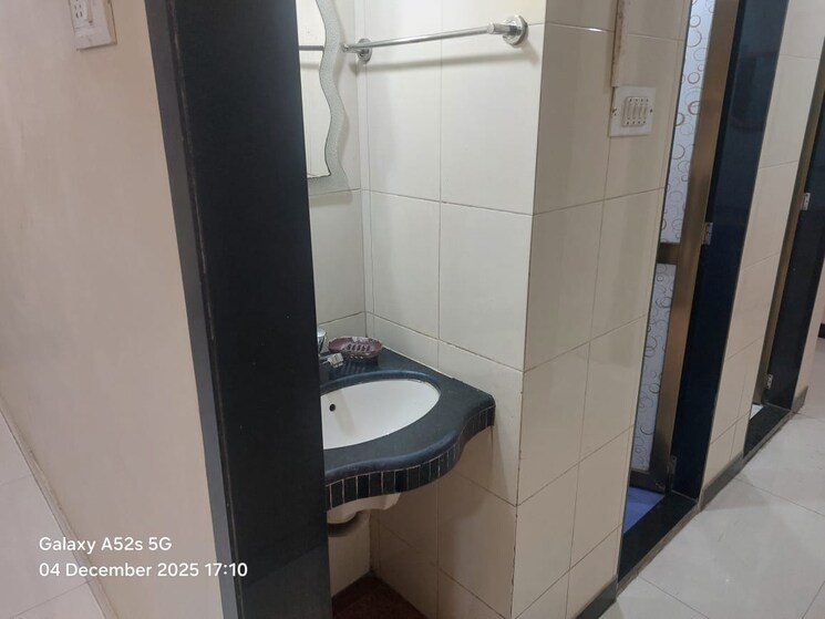 Attached Bathroom, vashi sector 29 3 Bedroom 1250 Sq.Ft. Apartment In Vashi Sector 29 Navi Mumbai 9568482