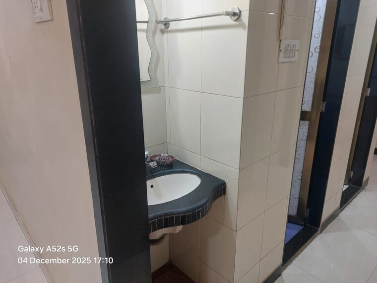 Attached Bathroom, vashi sector 29 3 Bedroom 1250 Sq.Ft. Apartment In Vashi Sector 29 Navi Mumbai 9568482