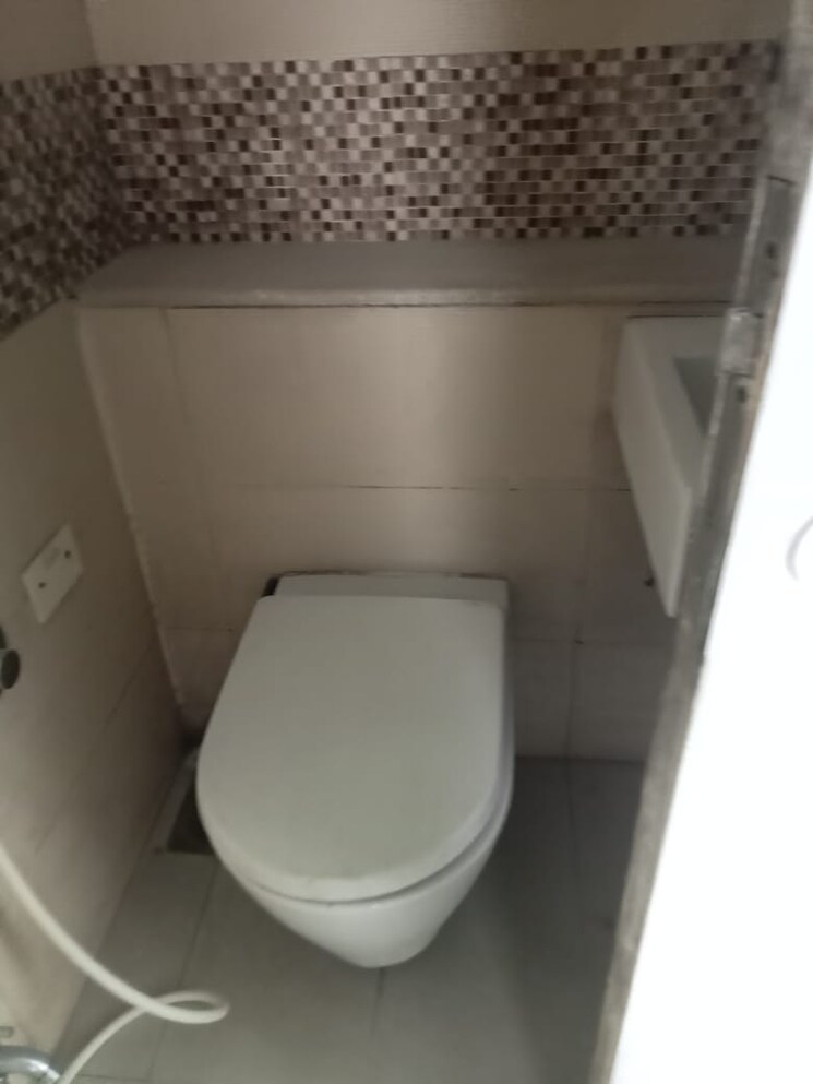 Bathroom, kalpataru-towers 3 Bedroom 1280 Sq.Ft. Apartment In Kandivali East Mumbai 9568596