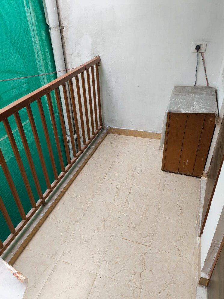 Balcony, dlf-star-tower 2 Bedroom 160 Sq.Yd. Builder Floor In Sector 30 Gurgaon 9568689