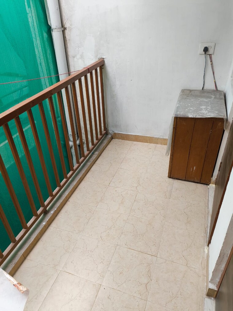 Balcony, dlf-star-tower 2 Bedroom 160 Sq.Yd. Builder Floor In Sector 30 Gurgaon 9568689