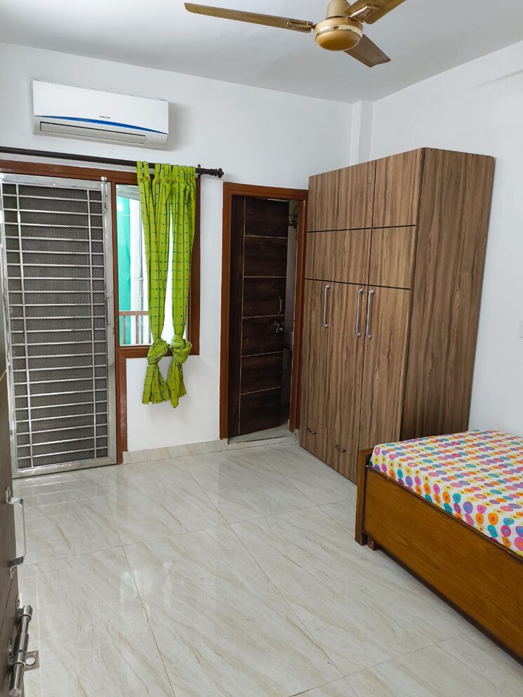 Bedroom, dlf-star-tower 2 Bedroom 160 Sq.Yd. Builder Floor In Sector 30 Gurgaon 9568689