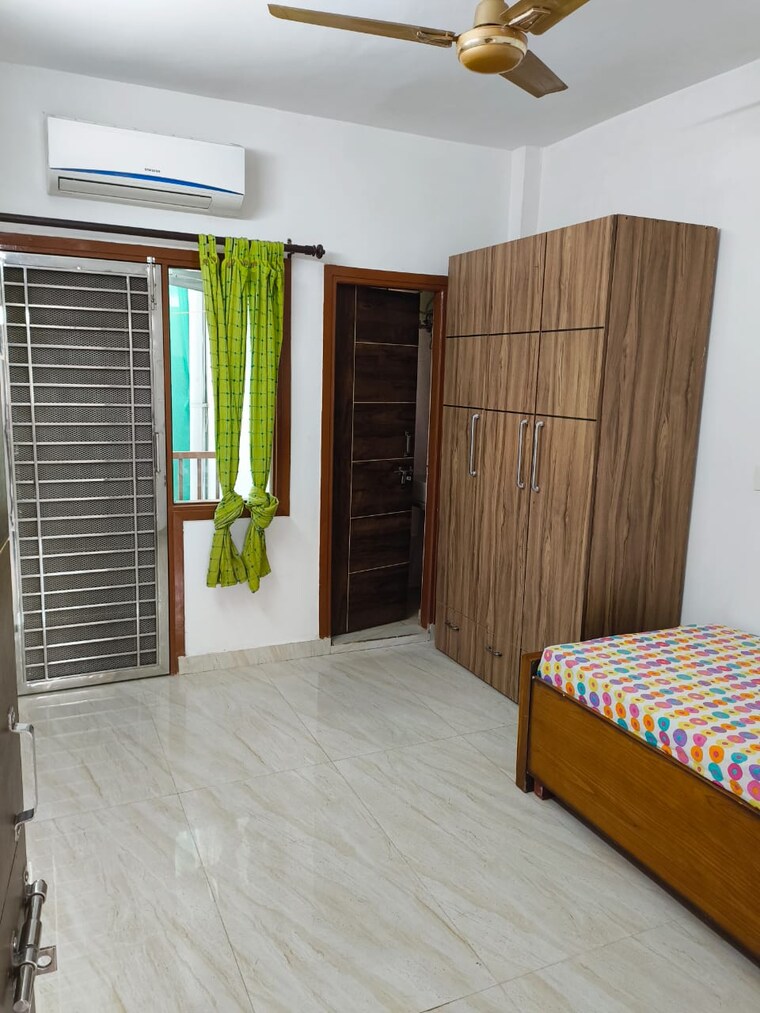 Bedroom, dlf-star-tower 2 Bedroom 160 Sq.Yd. Builder Floor In Sector 30 Gurgaon 9568689