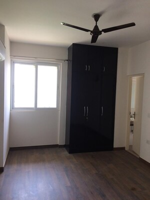 Room in 3 BHK Apartment at Hero Homes Gurgaon, Sector 104 – for Rent