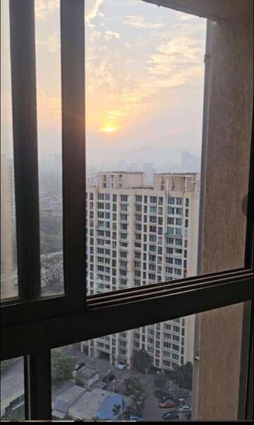 Room in 2 BHK Apartment at Lodha Crown Quality Homes, Majiwada – for Rent