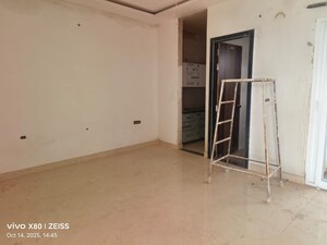 Room in 3.5 BHK Apartment at Levana Celebrity Meadows, Bagiamau – for Rent