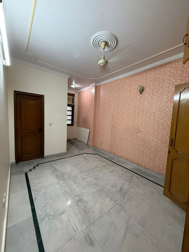 Room, paschim vihar 3 Bedroom 1671 Sq.Ft. Builder Floor In Paschim Vihar Delhi 9568383