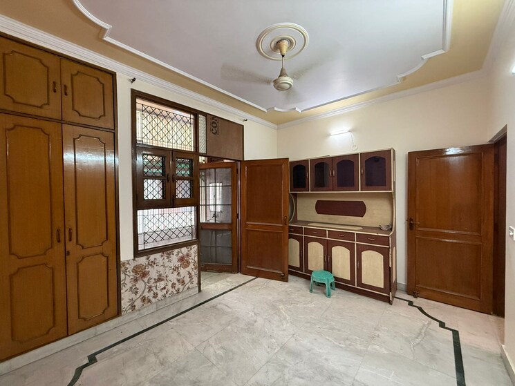 Room, paschim vihar 3 Bedroom 1671 Sq.Ft. Builder Floor In Paschim Vihar Delhi 9568383